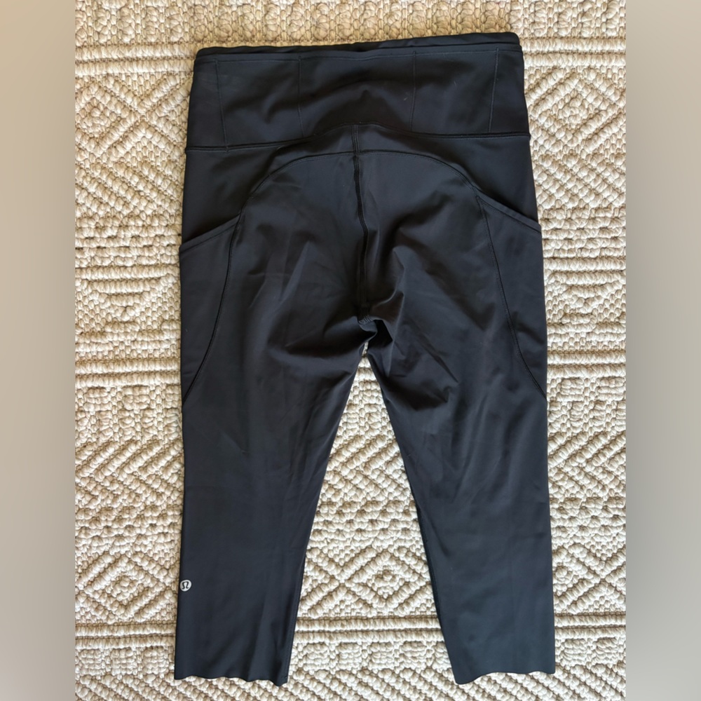 Lululemon Black Cropped Leggings Size 8 - Picture 2 of 3